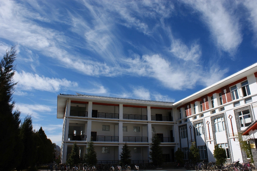 云南大學(xué)旅游文化學(xué)院——校園景觀圖(實驗中心)